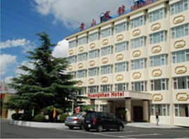 龙象集团,房地产开发 民用房屋建筑 市政公用工程 建筑装饰装潢 酒店餐饮 物资贸易 物流仓储 工艺品